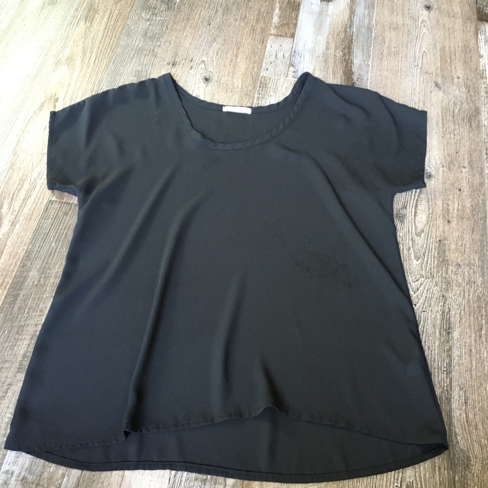 Francesca's Black Simple Scoop neck blouse xs